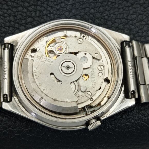 Vintage 1973 Seiko Automatic Mens Silver Watch W/daydate & Blue accents - Picture 10 of 10